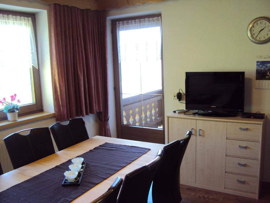 Haus Eben Apartment Hippach Ruang foto