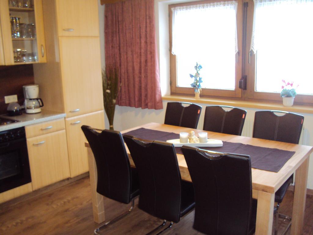 Haus Eben Apartment Hippach Ruang foto